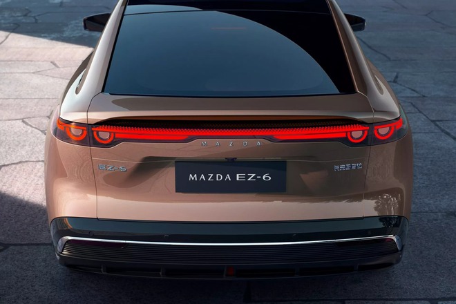 Mazda EZ-6 nếu về Việt Nam trông sẽ thế này: Thêm cánh gió, mâm tối màu, bản động cơ giống Kicks chạy được 1.000km- Ảnh 7. Mazda EZ-6 nếu về Việt Nam trông sẽ thế này: Thêm cánh gió, mâm tối màu, bản động cơ giống Kicks chạy được 1.000km- Ảnh 7.