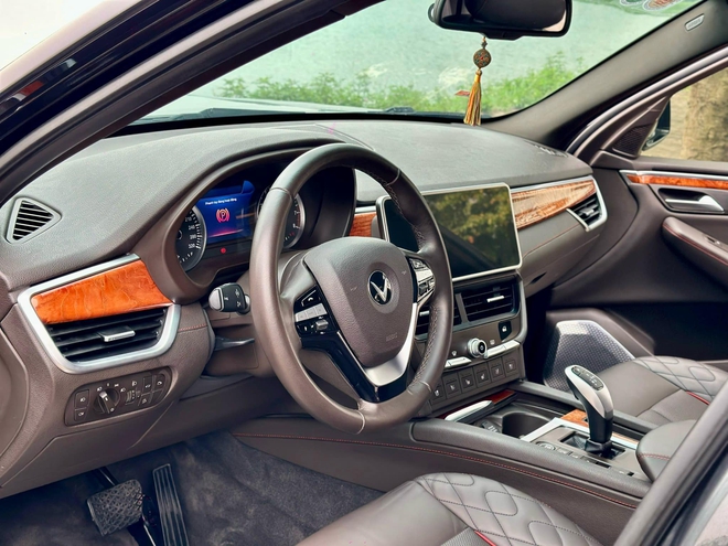 VinFast President 3 năm tuổi rao bán gần 1,5 tỷ đồng: Ngang giá Ford Everest, động cơ V8, nội thất nhiều tiện nghi- Ảnh 8. VinFast President 3 năm tuổi rao bán gần 1,5 tỷ đồng: Ngang giá Ford Everest, động cơ V8, nội thất nhiều tiện nghi- Ảnh 8.