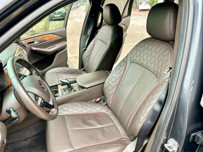 VinFast President 3 năm tuổi rao bán gần 1,5 tỷ đồng: Ngang giá Ford Everest, động cơ V8, nội thất nhiều tiện nghi- Ảnh 11. VinFast President 3 năm tuổi rao bán gần 1,5 tỷ đồng: Ngang giá Ford Everest, động cơ V8, nội thất nhiều tiện nghi- Ảnh 11.