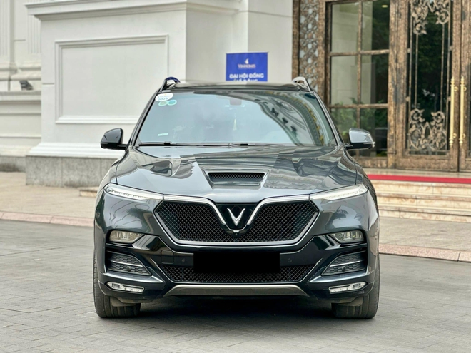 VinFast President 3 năm tuổi rao bán gần 1,5 tỷ đồng: Ngang giá Ford Everest, động cơ V8, nội thất nhiều tiện nghi- Ảnh 4. VinFast President 3 năm tuổi rao bán gần 1,5 tỷ đồng: Ngang giá Ford Everest, động cơ V8, nội thất nhiều tiện nghi- Ảnh 4.