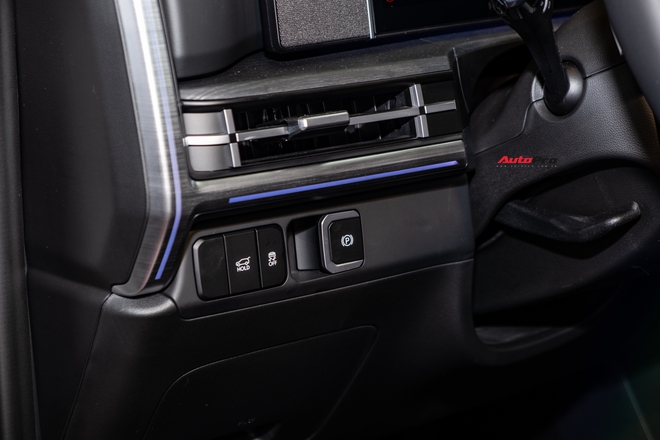 Cận cảnh Hyundai Santa Fe bản Prestige: Giá 1,265 tỷ đồng, tiện nghi gần ngang bản full, dễ thành bản bán chạy- Ảnh 10. Cận cảnh Hyundai Santa Fe bản Prestige: Giá 1,265 tỷ đồng, tiện nghi gần ngang bản full, dễ thành bản bán chạy- Ảnh 10.