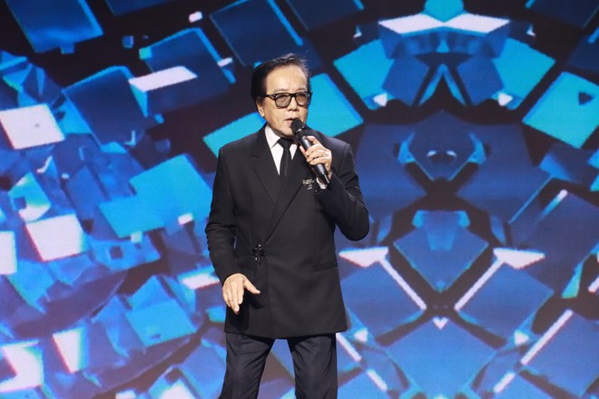 &Ocirc;ng Johnathan Hạnh Nguyễn v&eacute;t tiền hưu từ quỹ gia đ&igrave;nh, tặng đồng b&agrave;o lũ lụt: &ldquo;C&aacute;c con t&ocirc;i n&oacute;i ba lớn rồi, ba giữ tiền l&agrave;m g&igrave;, ba đ&oacute;ng hết đi, c&oacute; g&igrave; tụi con lo cho&rdquo;- Ảnh 3.