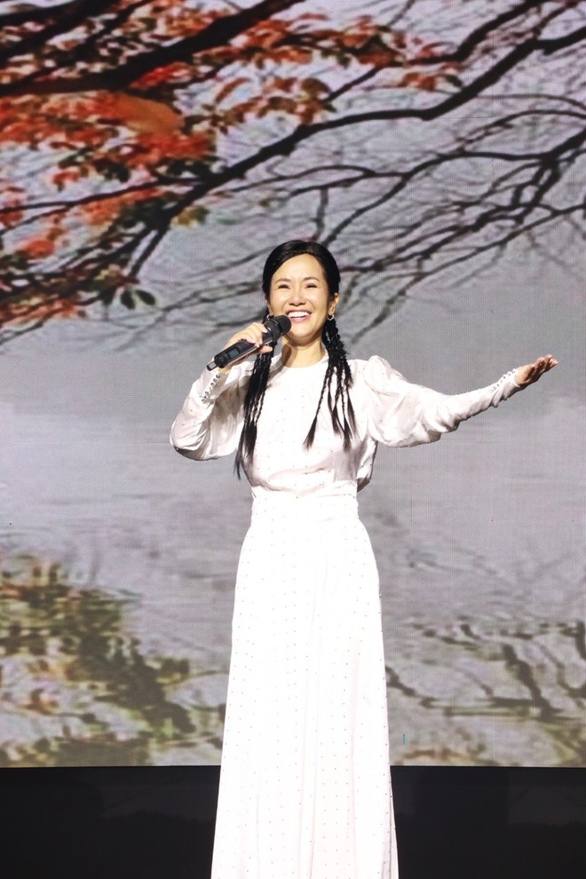 &Ocirc;ng Johnathan Hạnh Nguyễn v&eacute;t tiền hưu từ quỹ gia đ&igrave;nh, tặng đồng b&agrave;o lũ lụt: &ldquo;C&aacute;c con t&ocirc;i n&oacute;i ba lớn rồi, ba giữ tiền l&agrave;m g&igrave;, ba đ&oacute;ng hết đi, c&oacute; g&igrave; tụi con lo cho&rdquo;- Ảnh 4.