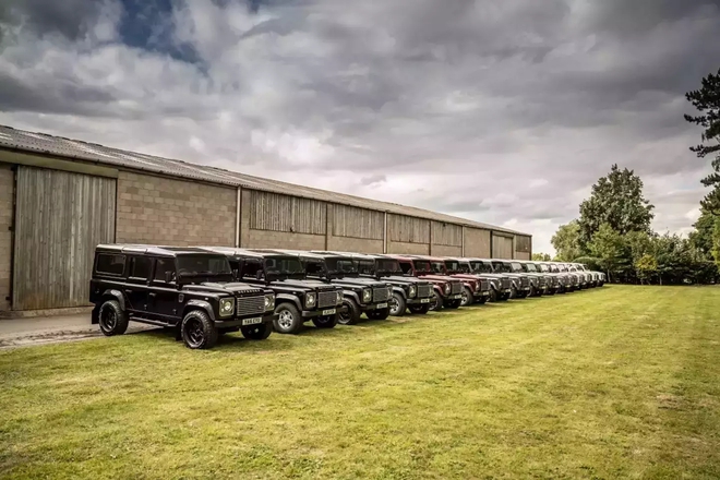 Ai cũng chê cười người đàn ông này mua liền 200 chiếc Defender chục năm trước, giờ khách sẵn sàng chi gấp 6 lần giá nguyên bản để sở hữu- Ảnh 3. Ai cũng chê cười người đàn ông này mua liền 200 chiếc Defender chục năm trước, giờ khách sẵn sàng chi gấp 6 lần giá nguyên bản để sở hữu- Ảnh 3.
