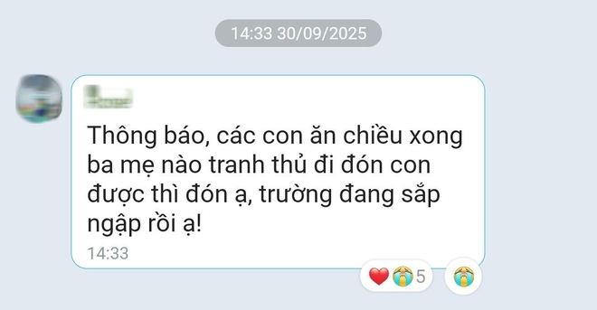 Buổi tối kinh hoàng không thể quên với các bà mẹ: Đường tắc, mưa như trút, sét đánh ngang đầu... con thì chưa đón được- Ảnh 2.
