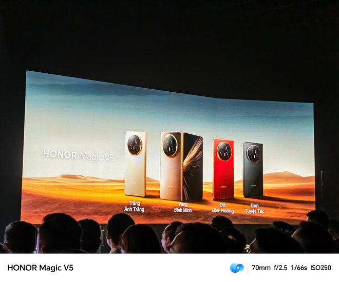 HONOR Magic V5 chính thức ra mắt: Mỏng đẹp thôi là chưa đủ, "tắm" trong máy giặt mà vẫn vô tư mới đáng kinh ngạc- Ảnh 16. HONOR Magic V5 chính thức ra mắt: Mỏng đẹp thôi là chưa đủ, "tắm" trong máy giặt mà vẫn vô tư mới đáng kinh ngạc- Ảnh 16.