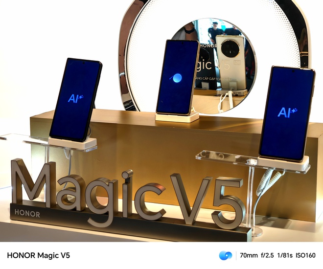 HONOR Magic V5 chính thức ra mắt: Mỏng đẹp thôi là chưa đủ, "tắm" trong máy giặt mà vẫn vô tư mới đáng kinh ngạc- Ảnh 15. HONOR Magic V5 chính thức ra mắt: Mỏng đẹp thôi là chưa đủ, "tắm" trong máy giặt mà vẫn vô tư mới đáng kinh ngạc- Ảnh 15.