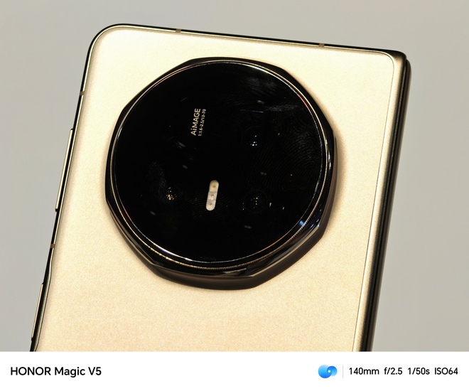 HONOR Magic V5 chính thức ra mắt: Mỏng đẹp thôi là chưa đủ, "tắm" trong máy giặt mà vẫn vô tư mới đáng kinh ngạc- Ảnh 14. HONOR Magic V5 chính thức ra mắt: Mỏng đẹp thôi là chưa đủ, "tắm" trong máy giặt mà vẫn vô tư mới đáng kinh ngạc- Ảnh 14.