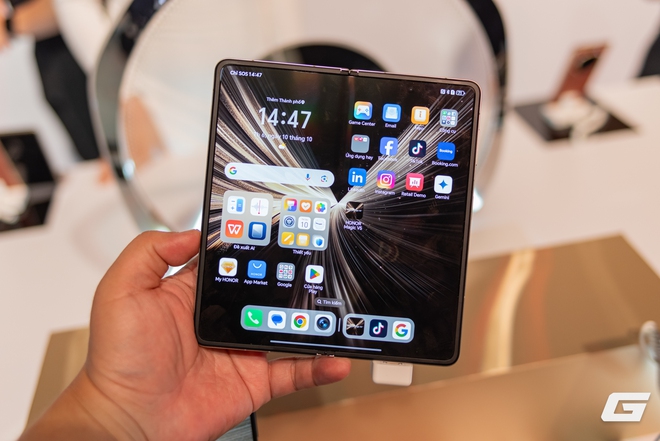 HONOR Magic V5 chính thức ra mắt: Mỏng đẹp thôi là chưa đủ, "tắm" trong máy giặt mà vẫn vô tư mới đáng kinh ngạc- Ảnh 10. HONOR Magic V5 chính thức ra mắt: Mỏng đẹp thôi là chưa đủ, "tắm" trong máy giặt mà vẫn vô tư mới đáng kinh ngạc- Ảnh 10.