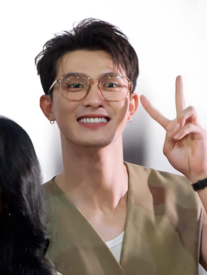Phim Việt có mỹ nam 6 múi visual như tổng tài, quan trọng là mặc đẹp- Ảnh 4. Phim Việt có mỹ nam 6 múi visual như tổng tài, quan trọng là mặc đẹp- Ảnh 4.