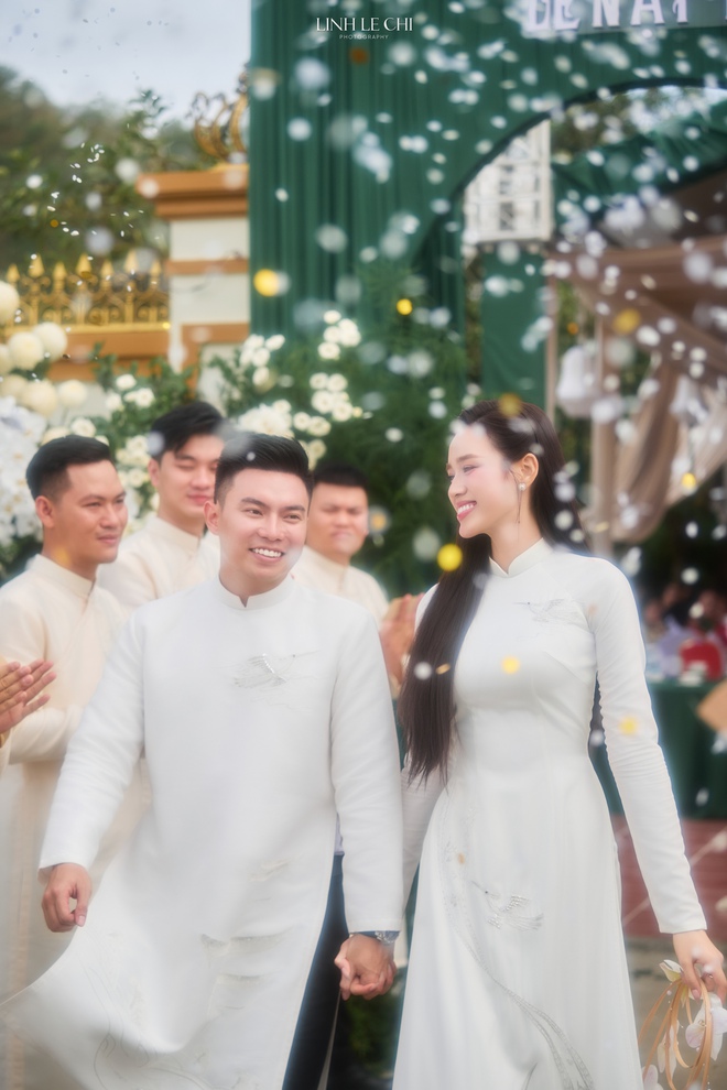 Hoa hậu Đỗ Hà và chồng thiếu gia tập đoàn Sơn Hải quá đáng...- Ảnh 5. Hoa hậu Đỗ Hà và chồng thiếu gia tập đoàn Sơn Hải quá đáng...- Ảnh 5.