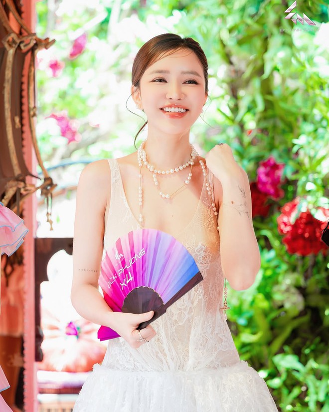 Bích Phương mặt rất lạ nhưng lại được khen- Ảnh 10. Bích Phương mặt rất lạ nhưng lại được khen- Ảnh 10.