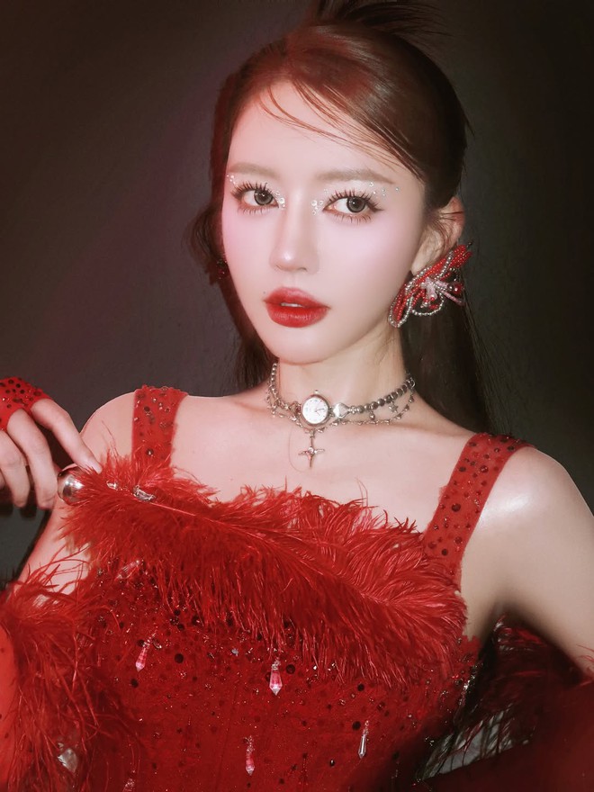 Bích Phương mặt rất lạ nhưng lại được khen- Ảnh 9. Bích Phương mặt rất lạ nhưng lại được khen- Ảnh 9.