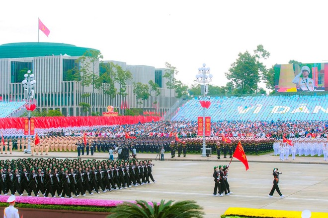 Nữ sinh viên ĐHQG-Hồ Chí Minh được khen thưởng các cấp vì thành tích nổi bật trong hoạt động tham gia diễu binh, diễu hành tại Lễ kỷ niệm 80 năm Cách mạng Tháng Tám và Quốc khánh nước Cộng hòa xã hội chủ nghĩa Việt Nam- Ảnh 6. Nữ sinh viên ĐHQG-Hồ Chí Minh được khen thưởng các cấp vì thành tích nổi bật trong hoạt động tham gia diễu binh, diễu hành tại Lễ kỷ niệm 80 năm Cách mạng Tháng Tám và Quốc khánh nước Cộng hòa xã hội chủ nghĩa Việt Nam- Ảnh 6.