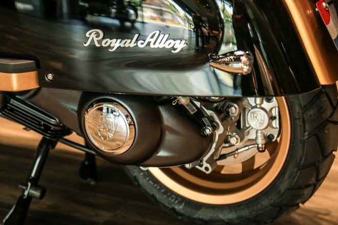 Mẫu xe tay ga Royal Alloy JPS 350: Cổ điển đến từng tấm thép, hiện đại đến từng chi tiết!- Ảnh 7.