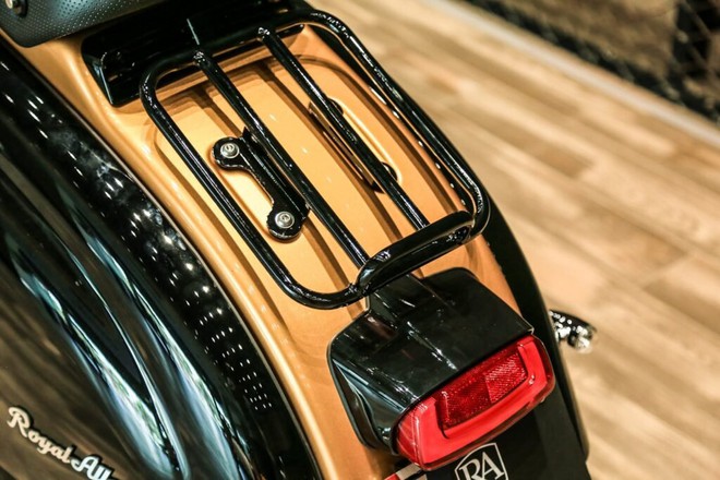 Mẫu xe tay ga Royal Alloy JPS 350: Cổ điển đến từng tấm thép, hiện đại đến từng chi tiết!- Ảnh 9.