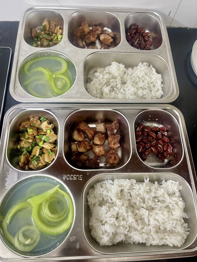 Chỉ mất 20 phút để 1 mẹ ở Hà Nội chuẩn bị khay cơm suất chất lượng cao cho con, 2 bạn nhỏ thích mê, ngày nào cũng háo hức đợi- Ảnh 5. Chỉ mất 20 phút để 1 mẹ ở Hà Nội chuẩn bị khay cơm suất chất lượng cao cho con, 2 bạn nhỏ thích mê, ngày nào cũng háo hức đợi- Ảnh 5.