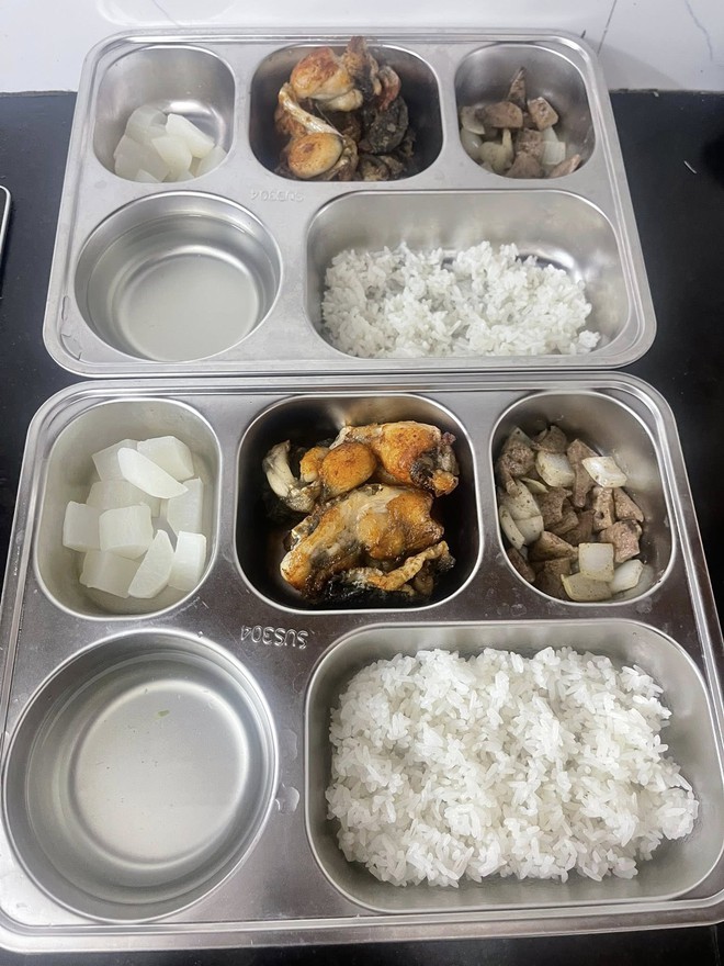 Chỉ mất 20 phút để 1 mẹ ở Hà Nội chuẩn bị khay cơm suất chất lượng cao cho con, 2 bạn nhỏ thích mê, ngày nào cũng háo hức đợi- Ảnh 10. Chỉ mất 20 phút để 1 mẹ ở Hà Nội chuẩn bị khay cơm suất chất lượng cao cho con, 2 bạn nhỏ thích mê, ngày nào cũng háo hức đợi- Ảnh 10.