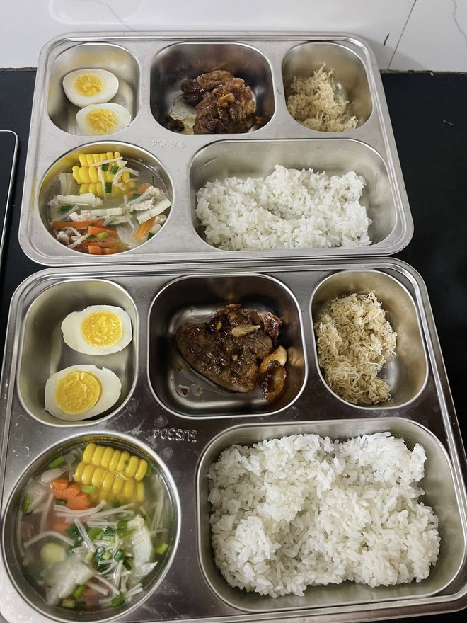 Chỉ mất 20 phút để 1 mẹ ở Hà Nội chuẩn bị khay cơm suất chất lượng cao cho con, 2 bạn nhỏ thích mê, ngày nào cũng háo hức đợi- Ảnh 3. Chỉ mất 20 phút để 1 mẹ ở Hà Nội chuẩn bị khay cơm suất chất lượng cao cho con, 2 bạn nhỏ thích mê, ngày nào cũng háo hức đợi- Ảnh 3.