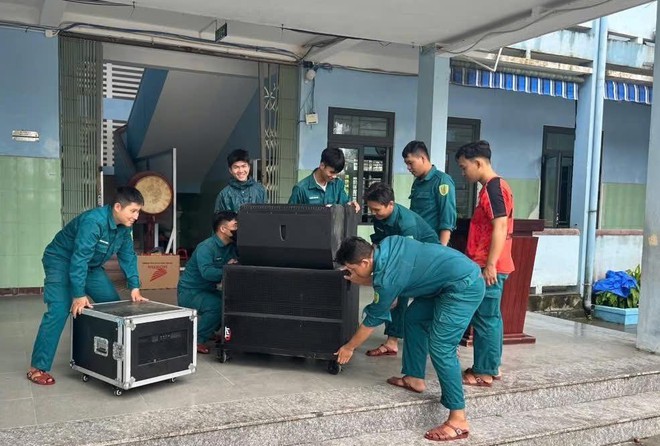 Tuổi trẻ Đà Nẵng ra quân làm nhiệm vụ ứng phó bão số 12- Ảnh 7. Tuổi trẻ Đà Nẵng ra quân làm nhiệm vụ ứng phó bão số 12- Ảnh 7.