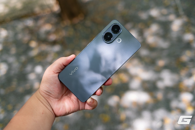 Cận cảnh vivo V60 Lite 5G: Mỏng nhẹ, mượt mà, pin trâu sạc nhanh, giá từ 10,49 triệu- Ảnh 4. Cận cảnh vivo V60 Lite 5G: Mỏng nhẹ, mượt mà, pin trâu sạc nhanh, giá từ 10,49 triệu- Ảnh 4.