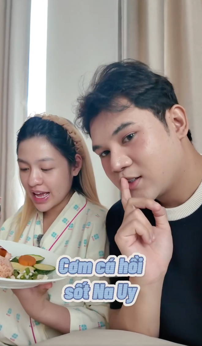 Thực đơn ở cữ đắt đỏ của Trần Thanh Tâm, sương sương gà tiềm thảo mộc, cá hồi sốt Na Uy, dân mạng xuýt xoa "đẻ 10 đứa cũng được"- Ảnh 2. Thực đơn ở cữ đắt đỏ của Trần Thanh Tâm, sương sương gà tiềm thảo mộc, cá hồi sốt Na Uy, dân mạng xuýt xoa "đẻ 10 đứa cũng được"- Ảnh 2.