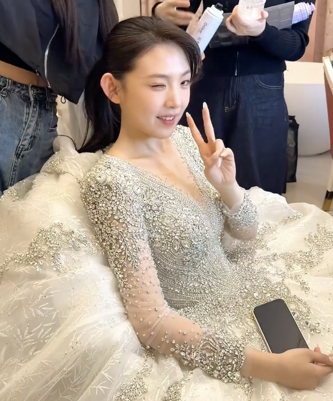 Em g&aacute;i Chương Nhược Nam g&acirc;y b&atilde;o mạng, c&oacute; 1 điểm giống hệt chị g&aacute;i- Ảnh 5.