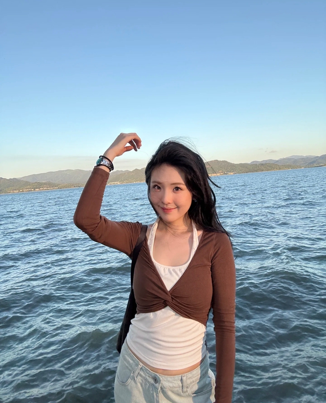 Em g&aacute;i Chương Nhược Nam g&acirc;y b&atilde;o mạng, c&oacute; 1 điểm giống hệt chị g&aacute;i- Ảnh 18.