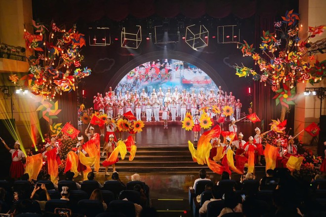 Họp mặt văn nghệ sĩ gắn bó và trưởng thành từ phong trào nhà thiếu k+ truc tiep bong da Thành phố (1975 – 2025): Lớn lên cùng thành phố, viết tiếp những ước mơ- Ảnh 7.