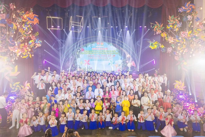 Họp mặt văn nghệ sĩ gắn bó và trưởng thành từ phong trào nhà thiếu k+ truc tiep bong da Thành phố (1975 – 2025): Lớn lên cùng thành phố, viết tiếp những ước mơ- Ảnh 9.