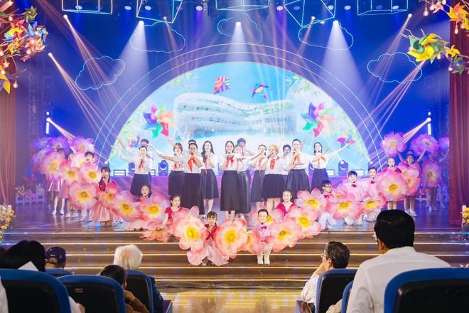 Họp mặt văn nghệ sĩ gắn bó và trưởng thành từ phong trào nhà thiếu k+ truc tiep bong da Thành phố (1975 – 2025): Lớn lên cùng thành phố, viết tiếp những ước mơ- Ảnh 10.