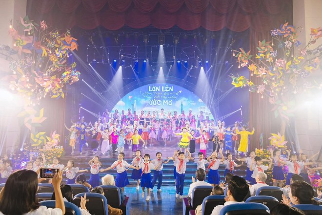 Họp mặt văn nghệ sĩ gắn bó và trưởng thành từ phong trào nhà thiếu k+ truc tiep bong da Thành phố (1975 – 2025): Lớn lên cùng thành phố, viết tiếp những ước mơ- Ảnh 12.