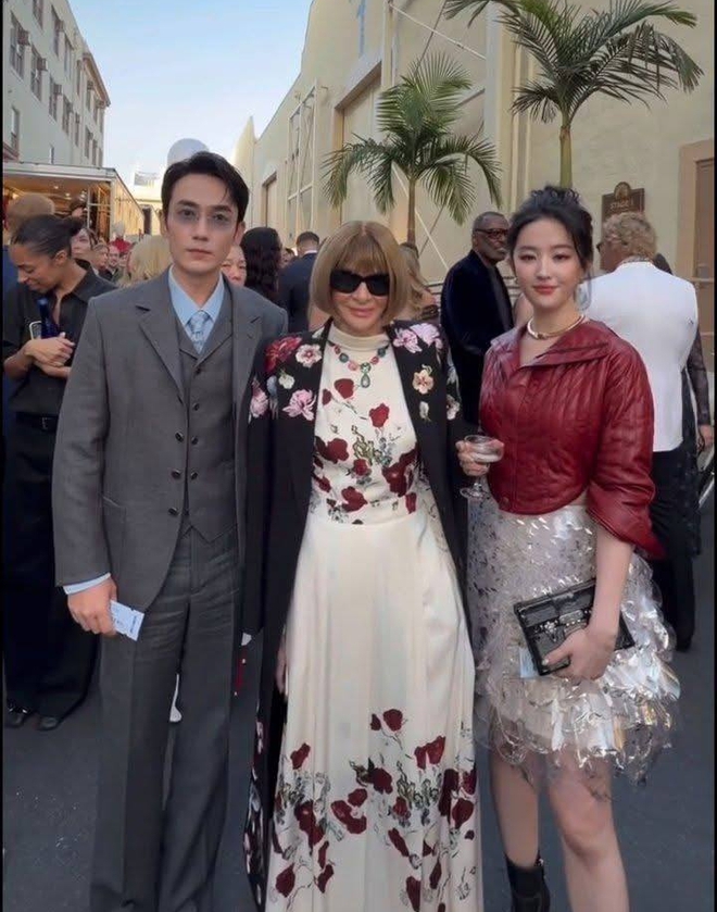 Lưu Diệc Phi quê mùa dù mặc full hàng hiệu- Ảnh 4. Lưu Diệc Phi quê mùa dù mặc full hàng hiệu- Ảnh 4.