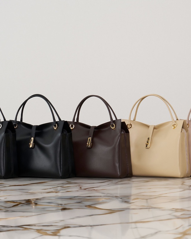 Nữ thủ tướng đầu tiên của Nhật Bản vừa nhậm chức đã khiến túi xách 24 triệu cháy hàng tới năm sau- Ảnh 3. Nữ thủ tướng đầu tiên của Nhật Bản vừa nhậm chức đã khiến túi xách 24 triệu cháy hàng tới năm sau- Ảnh 3.