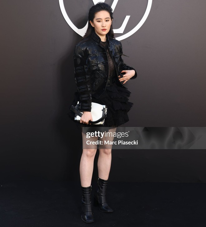 Lưu Diệc Phi quê mùa dù mặc full hàng hiệu- Ảnh 10. Lưu Diệc Phi quê mùa dù mặc full hàng hiệu- Ảnh 10.