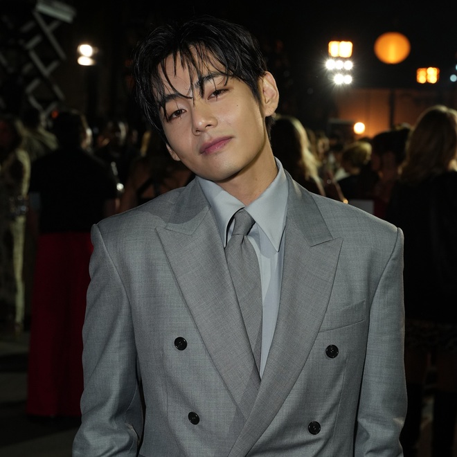 Dakota Johnson khiến trai đẹp toàn cầu khúm núm, chiếm trọn spotlight tại Vogue World- Ảnh 7. Dakota Johnson khiến trai đẹp toàn cầu khúm núm, chiếm trọn spotlight tại Vogue World- Ảnh 7.