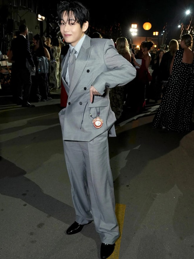 Dakota Johnson khiến trai đẹp toàn cầu khúm núm, chiếm trọn spotlight tại Vogue World- Ảnh 10. Dakota Johnson khiến trai đẹp toàn cầu khúm núm, chiếm trọn spotlight tại Vogue World- Ảnh 10.