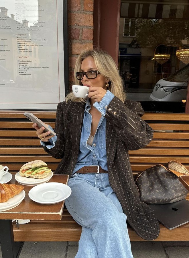 3 kiểu áo khoác dễ mặc đẹp lại tôn khí chất, nàng trên 35 nhất định phải có- Ảnh 1. 3 kiểu áo khoác dễ mặc đẹp lại tôn khí chất, nàng trên 35 nhất định phải có- Ảnh 1.