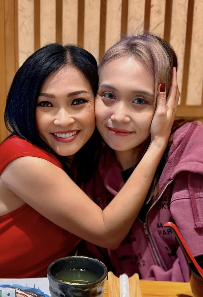 Con gái ca sĩ Phương Thanh xin nghỉ nửa năm học để đi chơi vì áp lực học hành
- Ảnh 1. Con gái ca sĩ Phương Thanh xin nghỉ nửa năm học để đi chơi vì áp lực học hành
- Ảnh 1.