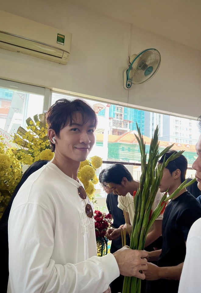 Thêm chi tiết chứng tỏ cặp đôi Vbiz có "visual đỉnh nóc" đã "đường ai nấy đi"- Ảnh 3. Thêm chi tiết chứng tỏ cặp đôi Vbiz có "visual đỉnh nóc" đã "đường ai nấy đi"- Ảnh 3.