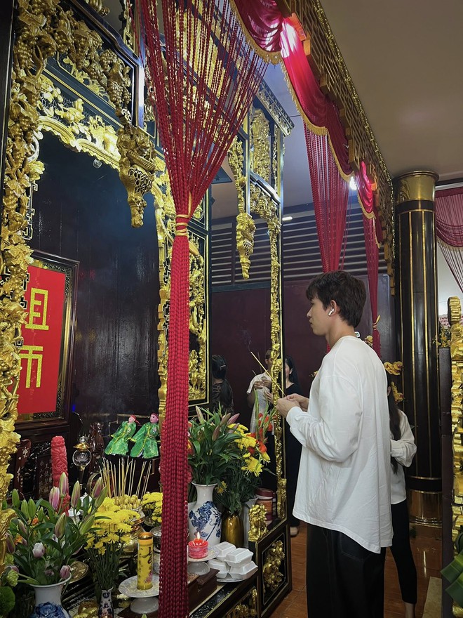 Thêm chi tiết chứng tỏ cặp đôi Vbiz có "visual đỉnh nóc" đã "đường ai nấy đi"- Ảnh 5. Thêm chi tiết chứng tỏ cặp đôi Vbiz có "visual đỉnh nóc" đã "đường ai nấy đi"- Ảnh 5.