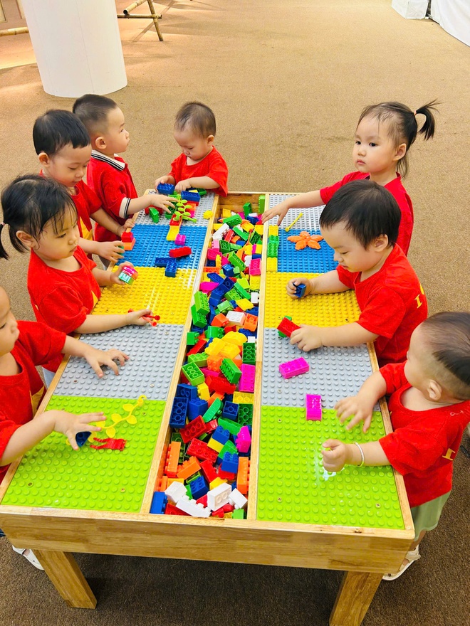 Mẹ bỉm chia sẻ Tết Trung thu ở trường mầm non của con: Năm nay bố mẹ bận bịu, may sao có các cô luôn đồng hành cùng con- Ảnh 13.