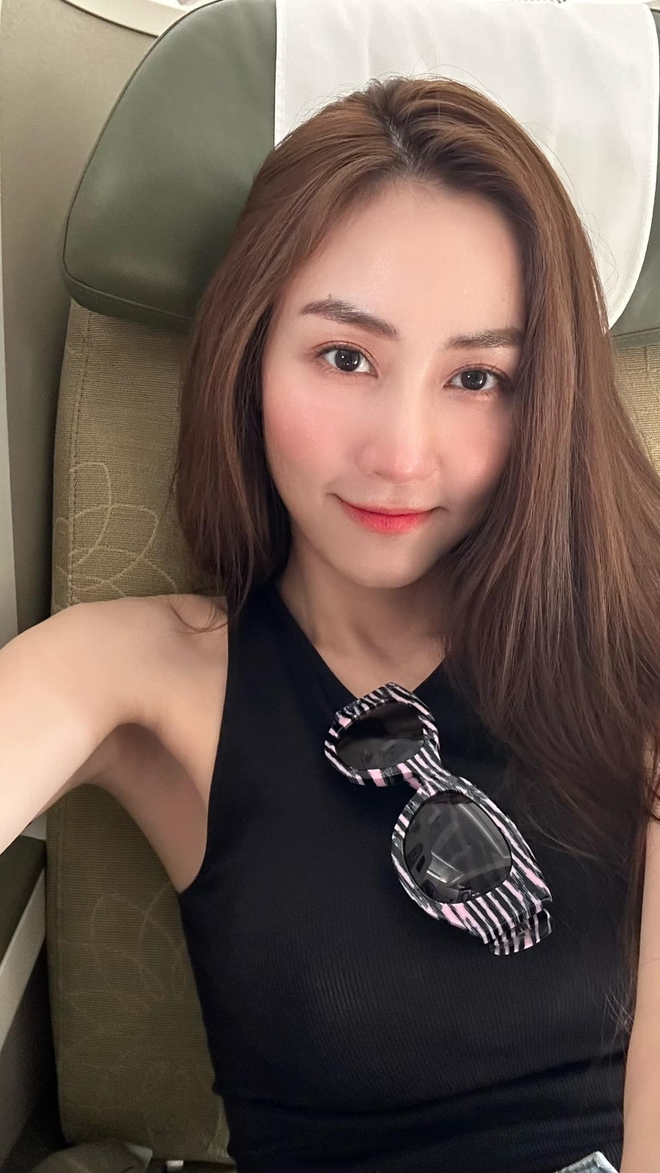 Sao nữ Vbiz từ bỏ hào quang, sống kín tiếng sau khi lấy chồng đại gia, tuổi 40 vẫn có nhan sắc trẻ đẹp lạ lùng
- Ảnh 6. Sao nữ Vbiz từ bỏ hào quang, sống kín tiếng sau khi lấy chồng đại gia, tuổi 40 vẫn có nhan sắc trẻ đẹp lạ lùng
- Ảnh 6.