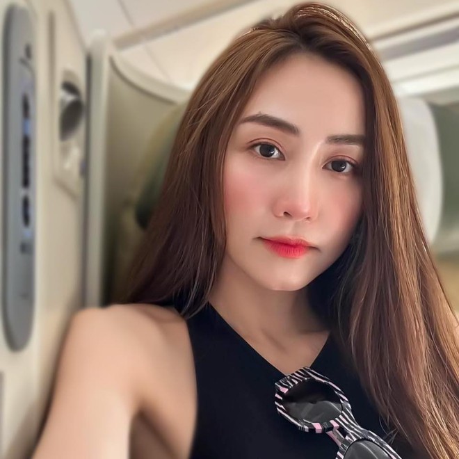 Sao nữ Vbiz từ bỏ hào quang, sống kín tiếng sau khi lấy chồng đại gia, tuổi 40 vẫn có nhan sắc trẻ đẹp lạ lùng
- Ảnh 7. Sao nữ Vbiz từ bỏ hào quang, sống kín tiếng sau khi lấy chồng đại gia, tuổi 40 vẫn có nhan sắc trẻ đẹp lạ lùng
- Ảnh 7.