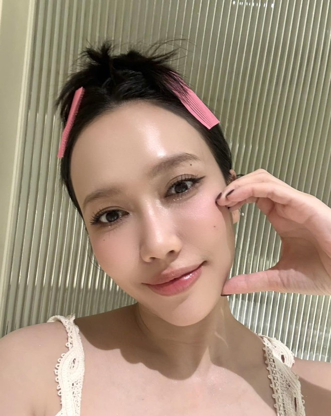 Động thái mới của Diệu Nhi sau nghi vấn mang bầu lần 3, vẫn giữ nguyên điều này
- Ảnh 1. Động thái mới của Diệu Nhi sau nghi vấn mang bầu lần 3, vẫn giữ nguyên điều này
- Ảnh 1.