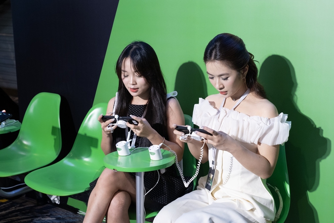 FC Mobile Việt Nam ra mắt hoành tráng: Văn Toàn đối đầu Văn Hậu trên sân cỏ "ảo" đầy lôi cuốn- Ảnh 7. FC Mobile Việt Nam ra mắt hoành tráng: Văn Toàn đối đầu Văn Hậu trên sân cỏ "ảo" đầy lôi cuốn- Ảnh 7.
