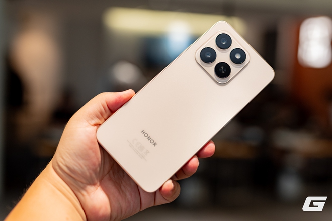 Cận cảnh HONOR X7d: Máy đẹp nhưng vẫn bền bỉ, pin trâu 6500mAh, màn 120Hz mượt mà, giá ngon- Ảnh 2. Cận cảnh HONOR X7d: Máy đẹp nhưng vẫn bền bỉ, pin trâu 6500mAh, màn 120Hz mượt mà, giá ngon- Ảnh 2.