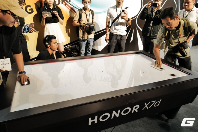 HONOR X7d ra mắt tại Việt Nam: Chuẩn bền 5 sao Thụy Sĩ, pin “khủng” 6.500mAh, giá chưa đến 6 triệu- Ảnh 4. HONOR X7d ra mắt tại Việt Nam: Chuẩn bền 5 sao Thụy Sĩ, pin “khủng” 6.500mAh, giá chưa đến 6 triệu- Ảnh 4.