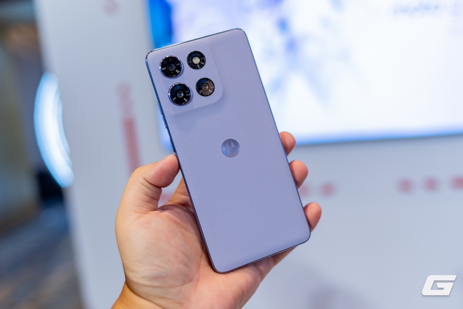 Motorola "tái xuất" Việt Nam đầy ấn tượng: Ra mắt 5 mẫu máy trải dài mọi phân khúc, giá chưa đến 3 triệu đồng- Ảnh 18. Motorola "tái xuất" Việt Nam đầy ấn tượng: Ra mắt 5 mẫu máy trải dài mọi phân khúc, giá chưa đến 3 triệu đồng- Ảnh 18.