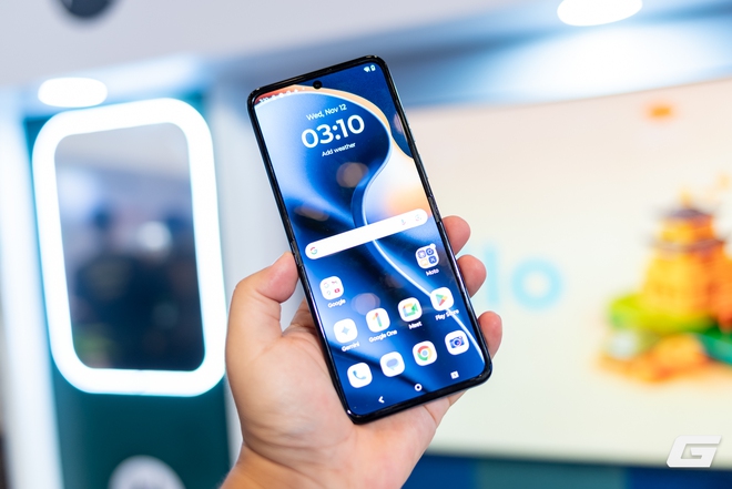Motorola "tái xuất" Việt Nam đầy ấn tượng: Ra mắt 5 mẫu máy trải dài mọi phân khúc, giá chưa đến 3 triệu đồng- Ảnh 9. Motorola "tái xuất" Việt Nam đầy ấn tượng: Ra mắt 5 mẫu máy trải dài mọi phân khúc, giá chưa đến 3 triệu đồng- Ảnh 9.